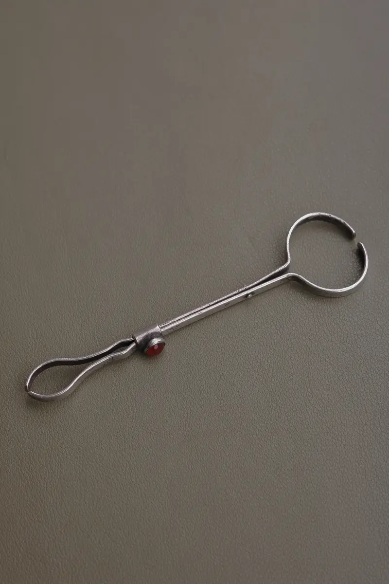 1920s Ring Cigarette Holder With Carnelian Detail