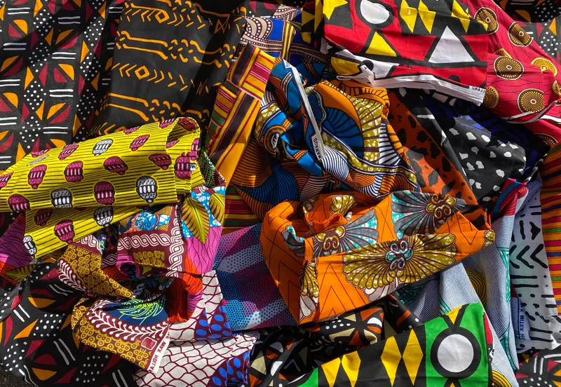 6 yards lot of Mixed African Fabrics 6 different designs - Mix of scraps for Projects ed.