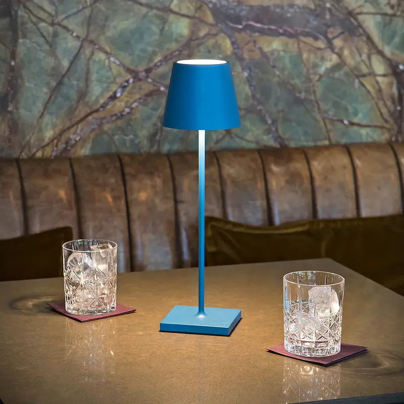 AA_Copyrighted Product - Dimbare Lange Tischlampe - LumiLuxe
