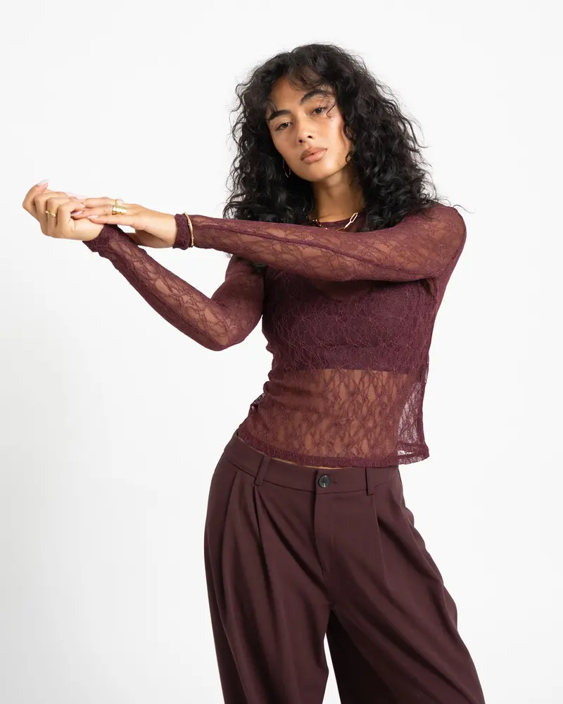Aware Tessy O-Neck Lace Top Catawba Grape