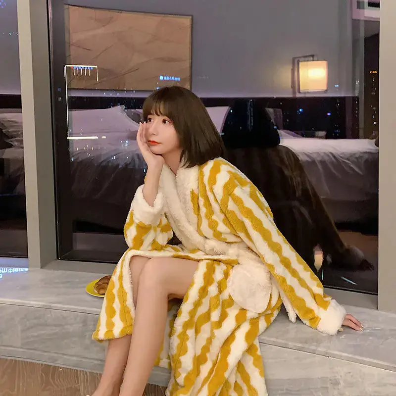 Bademantel Prinzessin Zara | Kuschelig und warm für Winter 2025
