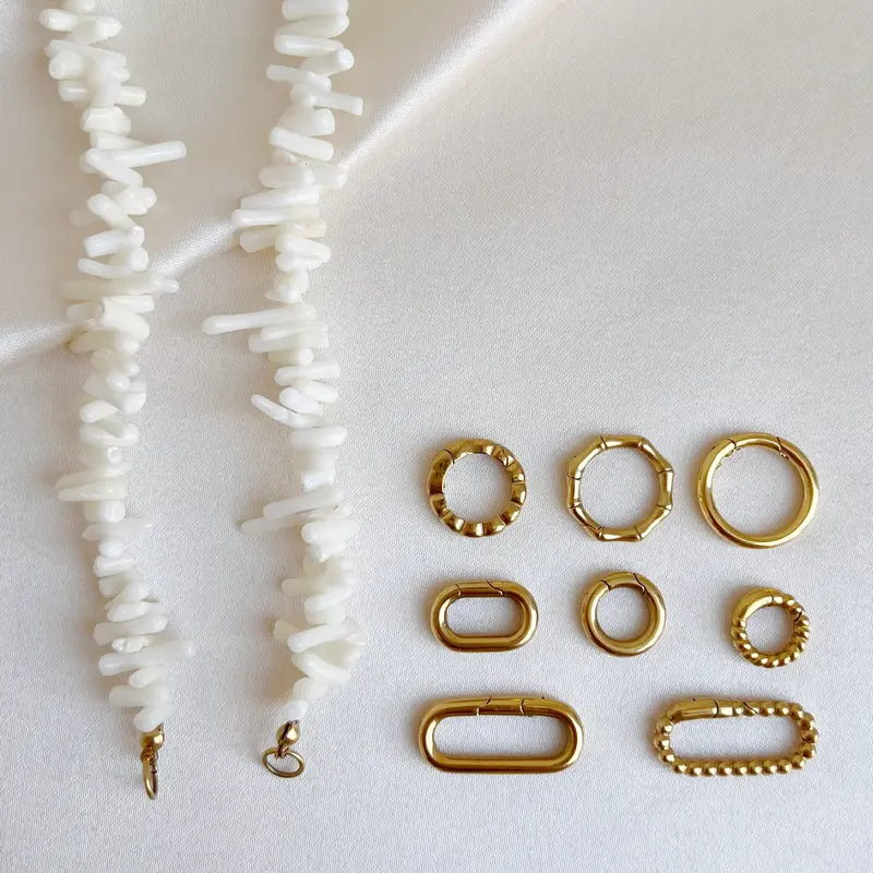 Base White Coral Choker