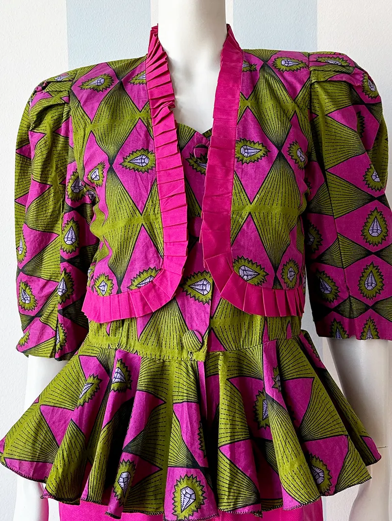 Batik peplumtop met diamanten