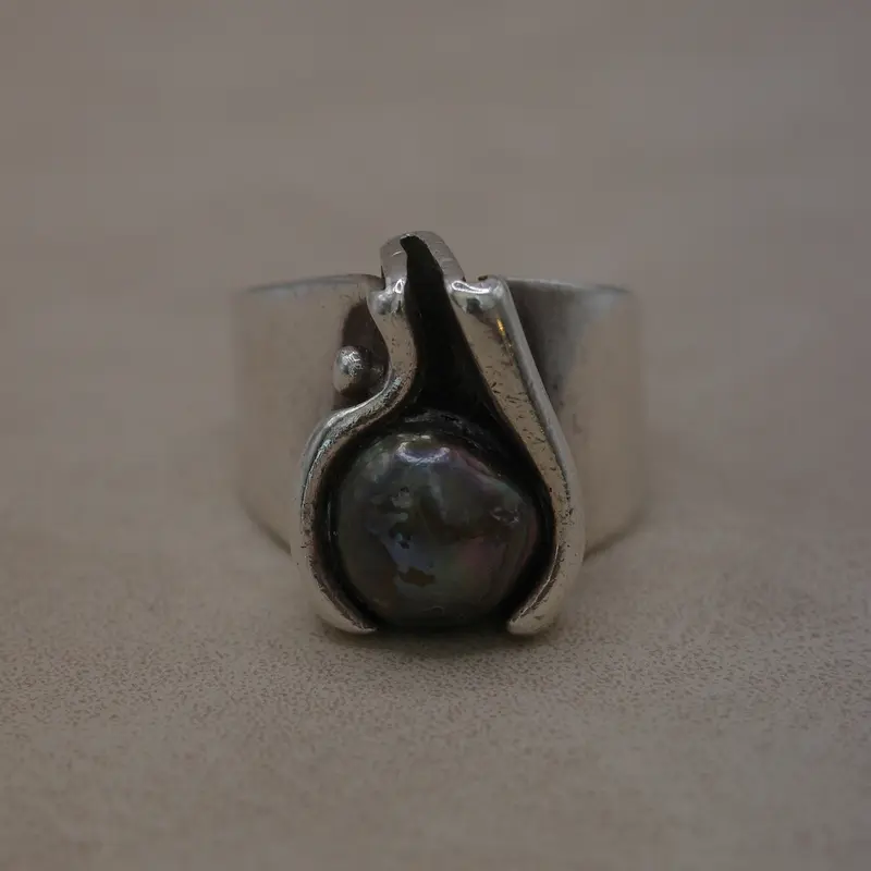 Black pearl brutalist ring
