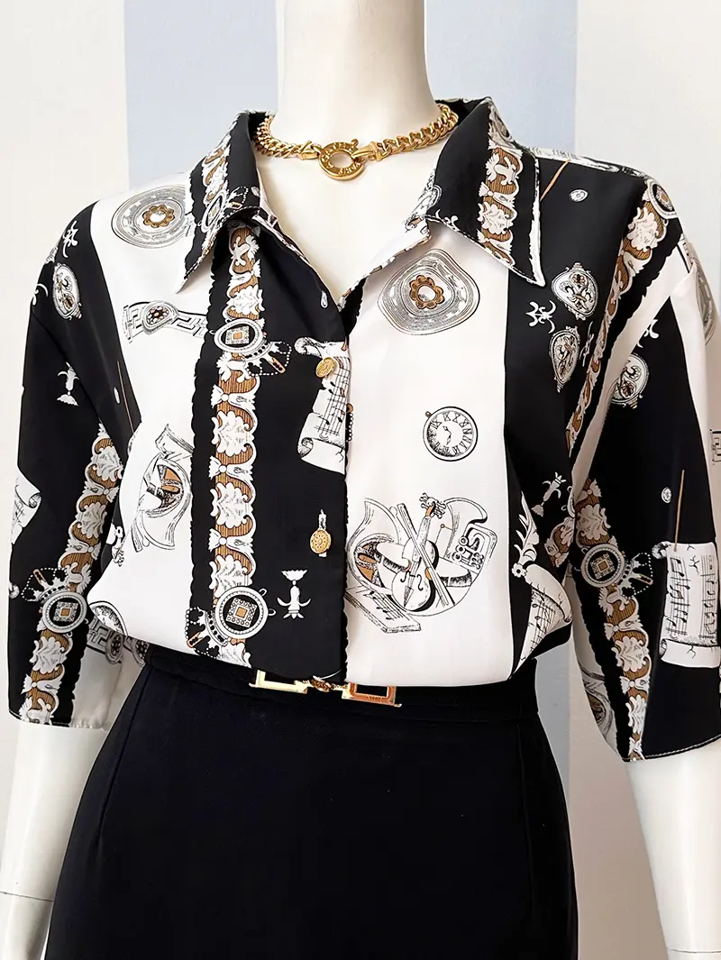 Blouse met bladmuziek en muziekinstrumenten