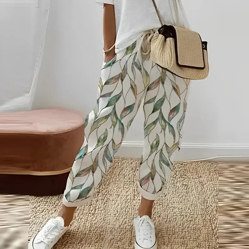 Boho Damenhose mit herbstlichem Blattmuster – Selina