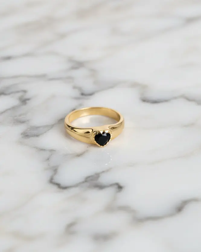 Brass Onyx Heart Ring Gold