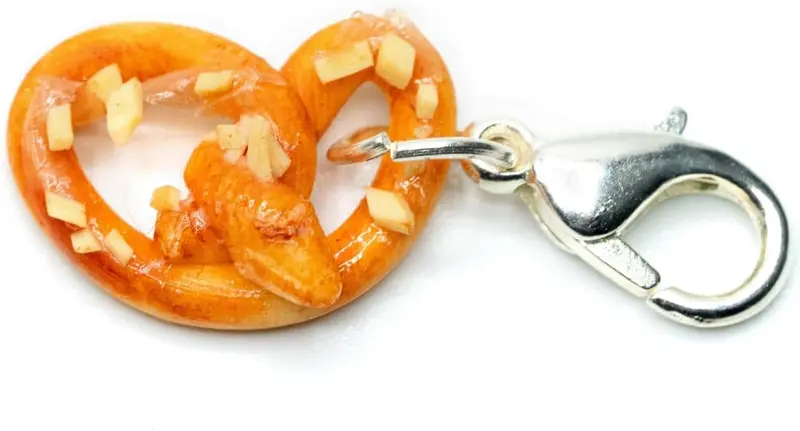 Brezel Charm Anhänger – AlpenBrezn Oktoberfest 2025