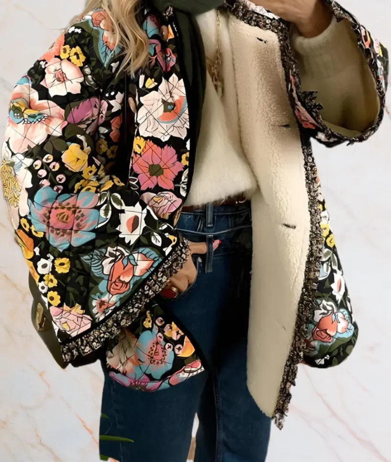 Brooklyn - Schwarze dicke Winterkunstjacke innen mit großen Schneeflockenprints