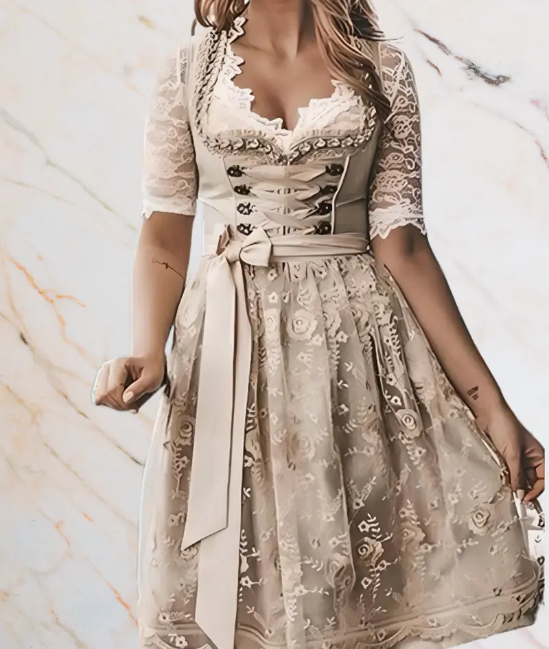 Claudia - Beiges, geschnürtes und mehrlagiges Minikleid - Oktoberfest 2025