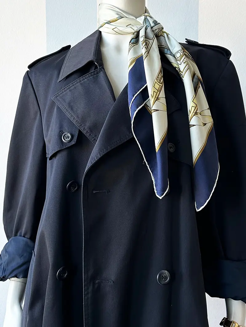 Donkerblauwe trenchcoat