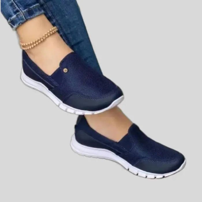 Elia - Schmal geschnittene Slip-on Schuhe mit weißer Laufsohle für den Herbst