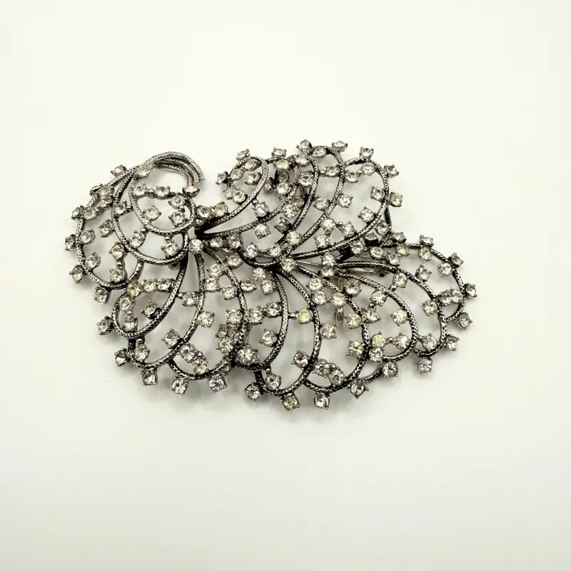 Elsa Schiaparelli – Crystal Cascade Brooch