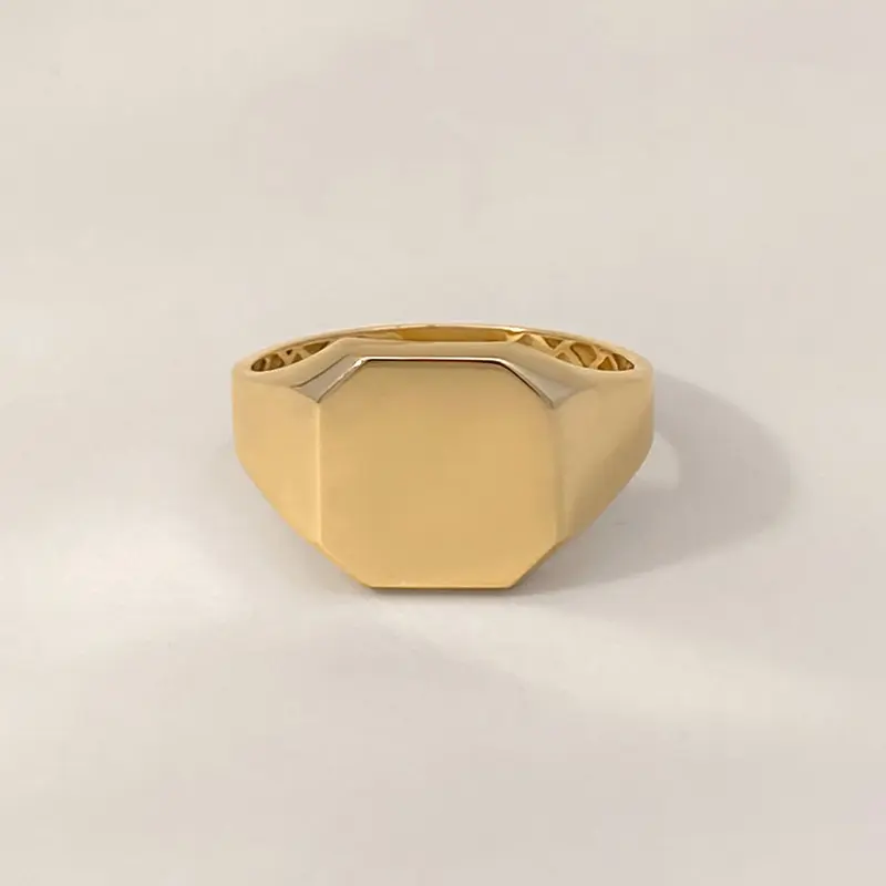 Essential Signet Ring
