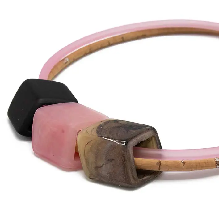 Exclusieve roze ketting van rubber met 3 Cubes - Blush -