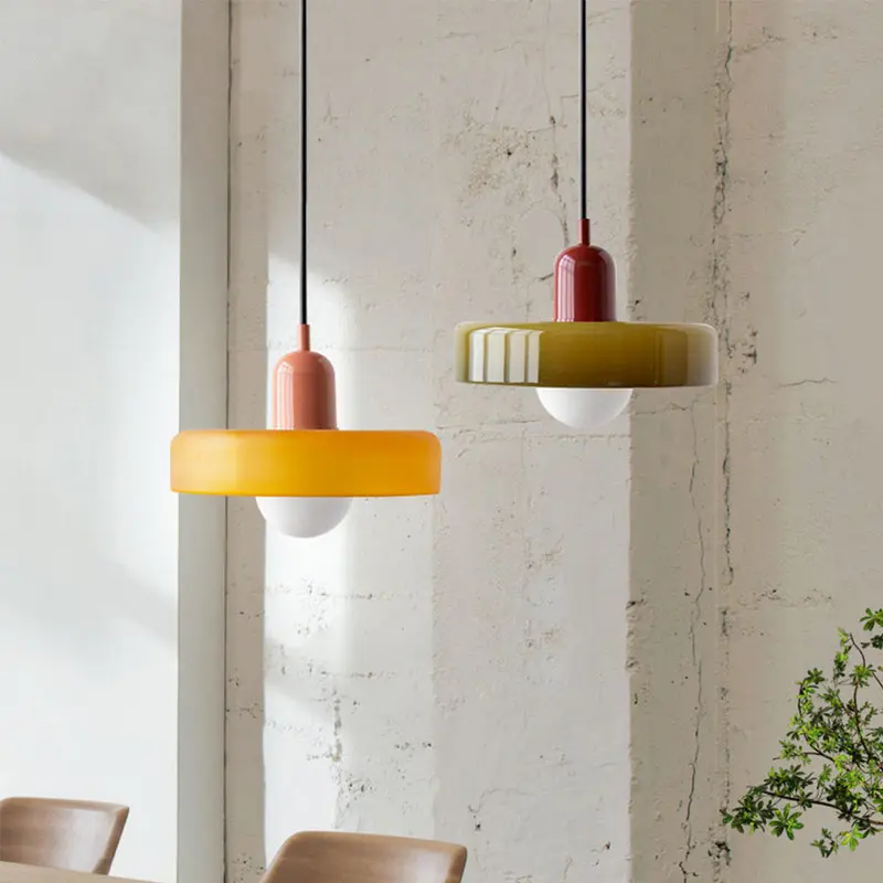 Farbenfrohe Pendelleuchte im Bauhausstil - StiloGlas