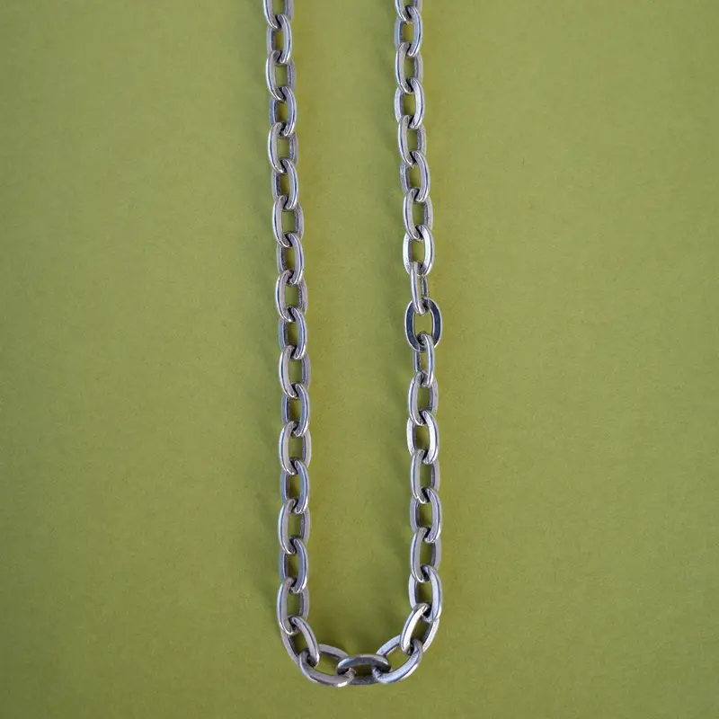 Flat oval link chain