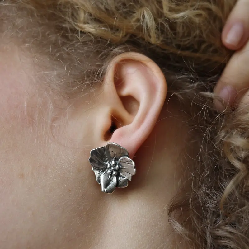 Flower single earring