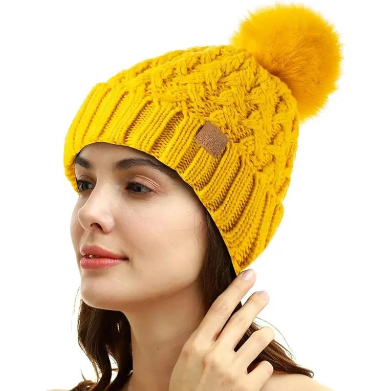 Gemütliche Winter-Pompon-Beanie – Yvonne