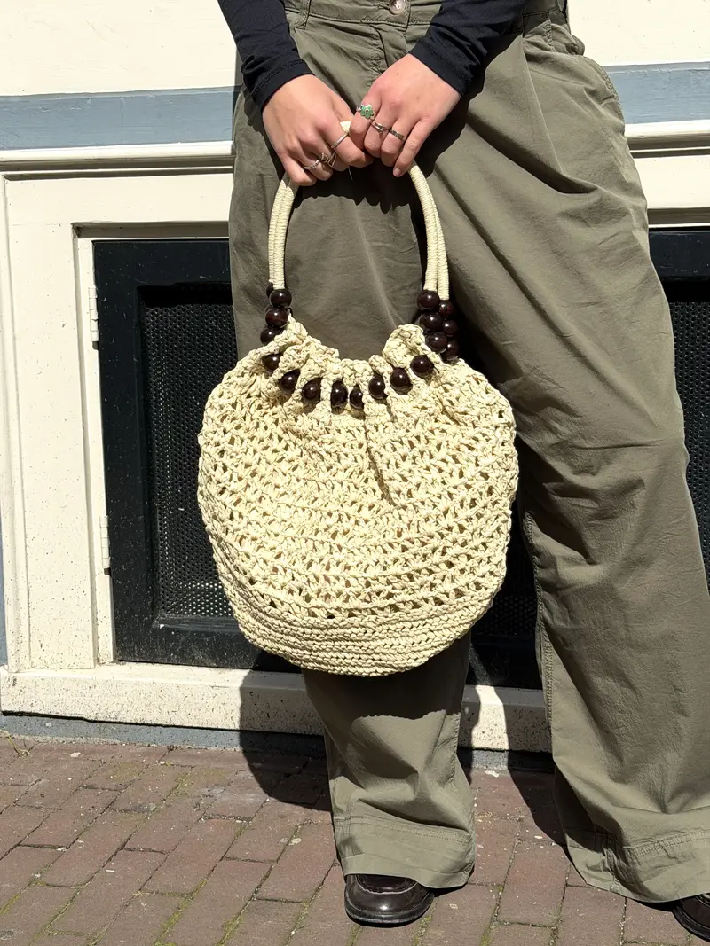 Gevoerde macramé tas met bruine kralen