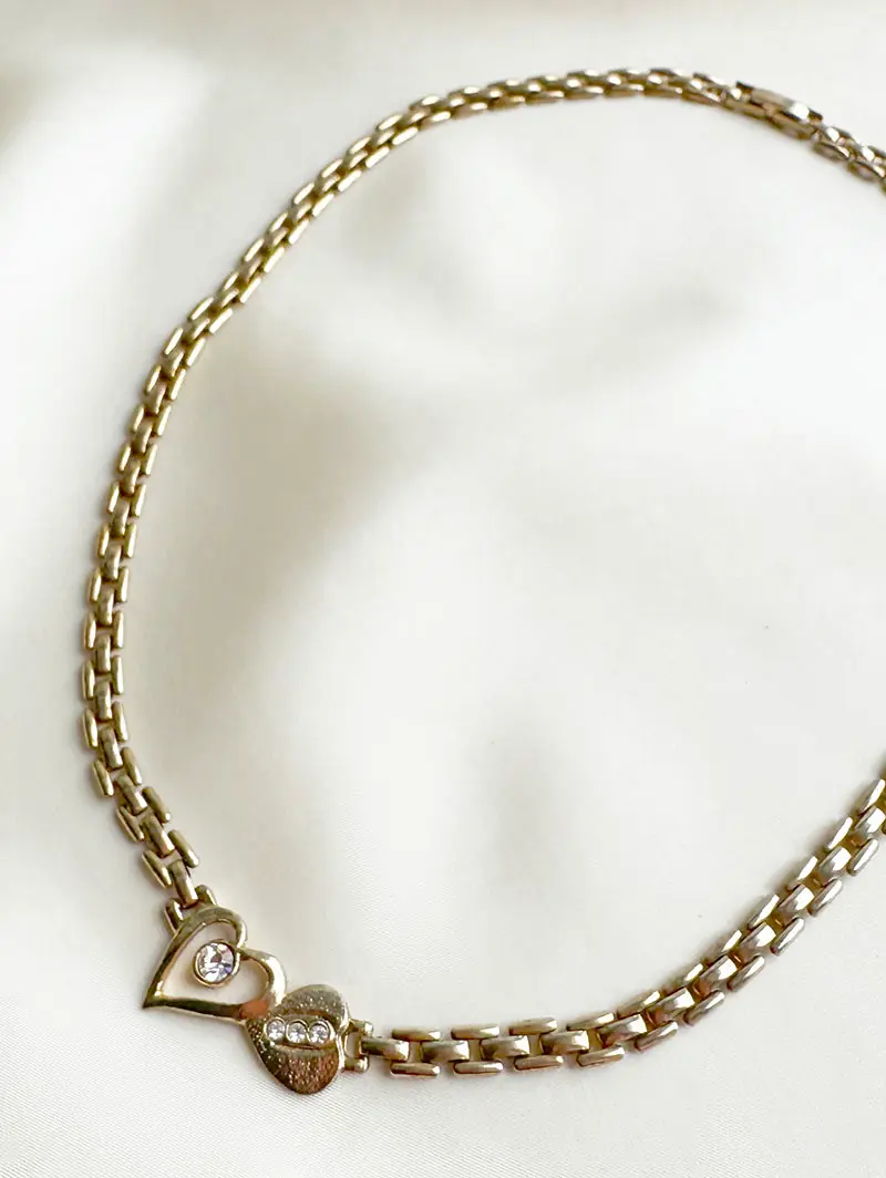 Gouden collier met hartjes