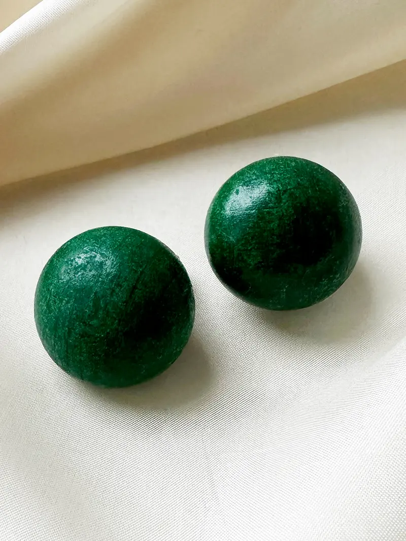 Grasgroene houten clip oorbellen