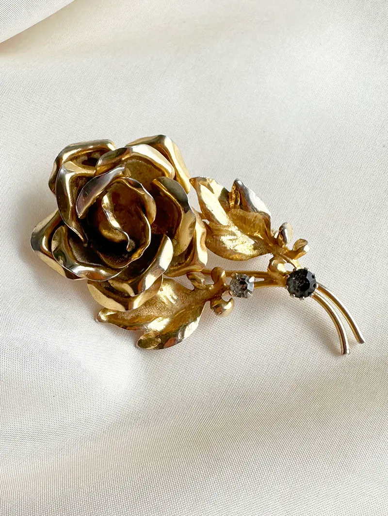 Grote gouden roos broche