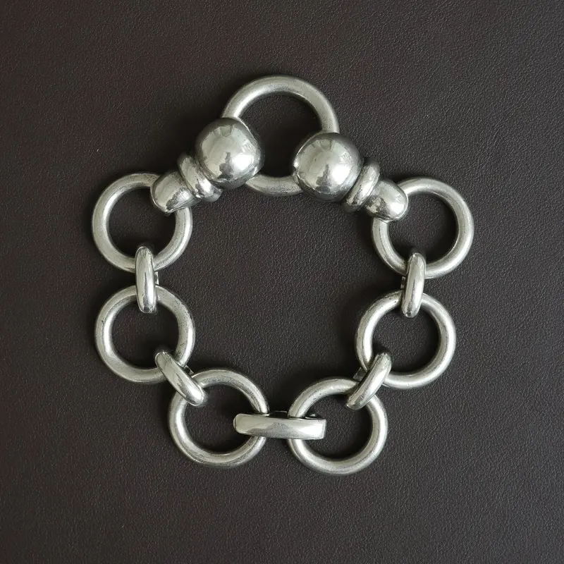Heavy-weight hoop link bracelet