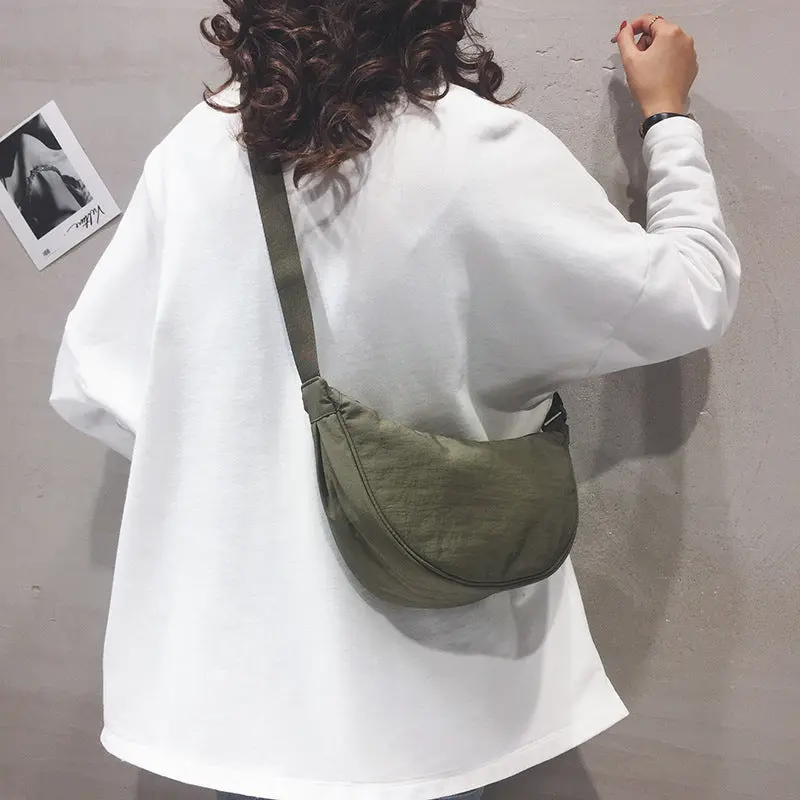 Herbstliche Stilvolle Half Moon Crossbody Tasche - Luna