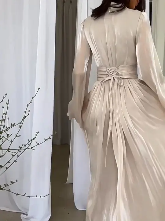 Herbstliches Fantasievolles Maxikleid mit Fließendem Schnitt – Valentina