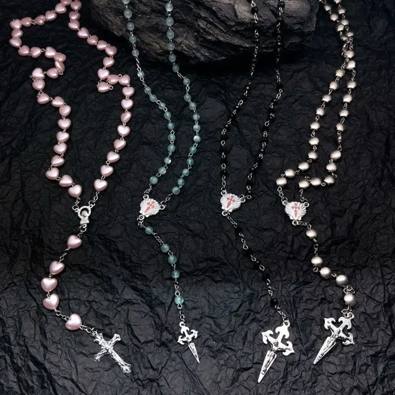 Herzförmige Rosenkranz-Halskette mit Katzenaugensteinen – Elara