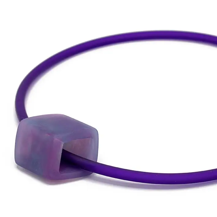 Ketting van RUBBER 1 lijns met Cube Blueberry