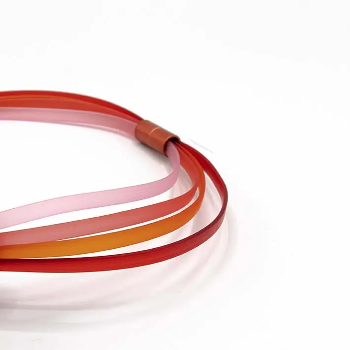 Ketting van rubber Ribbon, rood, 4-lijns
