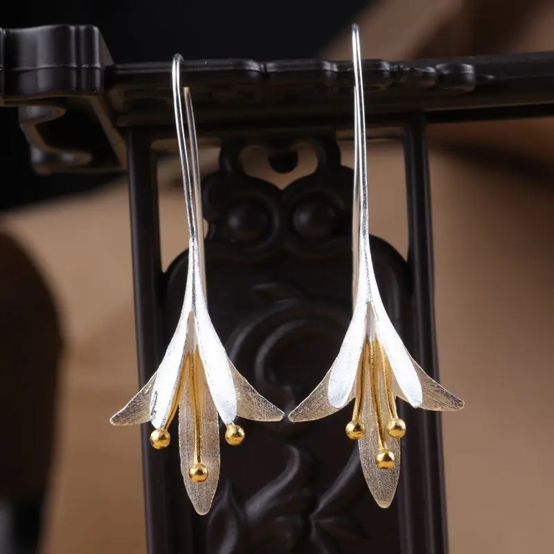 Lange Ohrringe mit Blumen aus Sterlingsilber