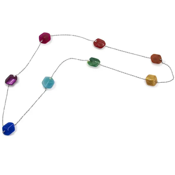 Lange zilverkleurige ketting met 8 mini cubes in multi color