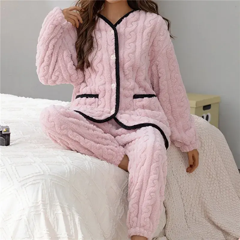 Lara Pyjama-Set | Klassisch, stilvoll, warm und zeitlos für den Winter