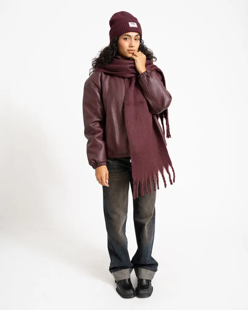 Leslie Scarf Winetasting