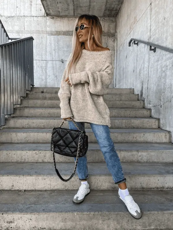 Locker gestrickter Damen Pullover mit Off-Shoulder Design – Amira