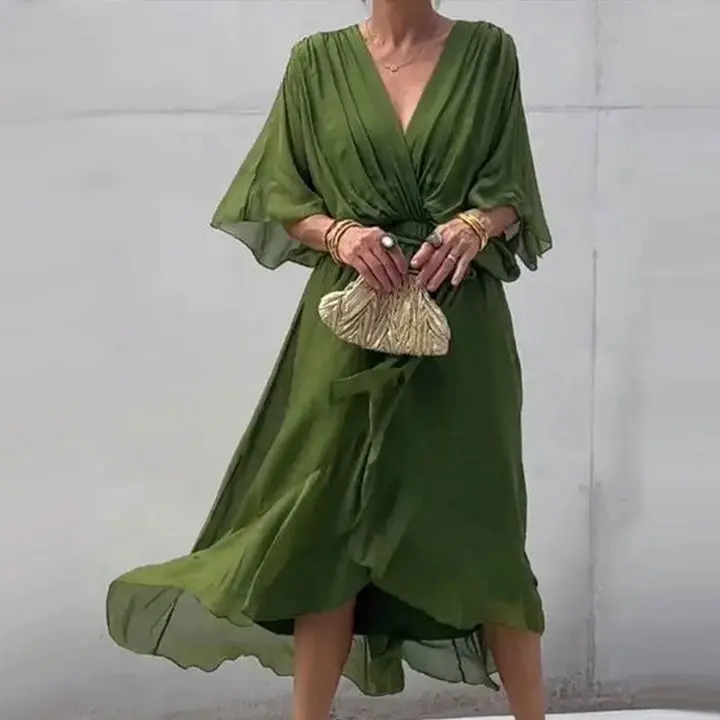 Losfallende Maxi-Kleid mit V-Ausschnitt – Elara