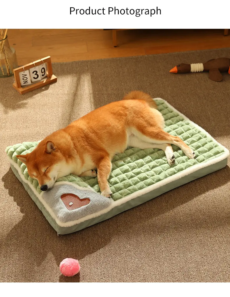 Luxe Winter Hundeplatz - Kuschelige Plüschbank für kleine und mittelgroße Hunde im Winterzauber