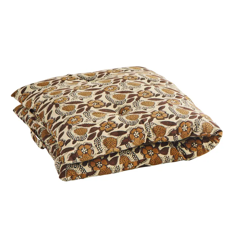 Madam Stoltz mattress sand & flowers