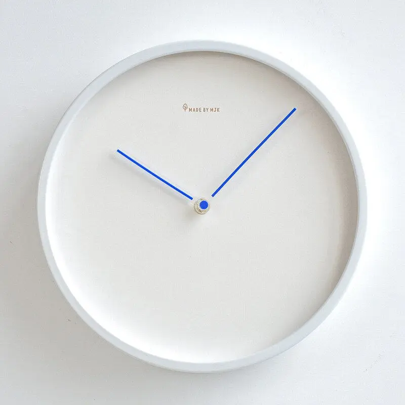 Minimalistische skandinavische Wanduhr - Skara