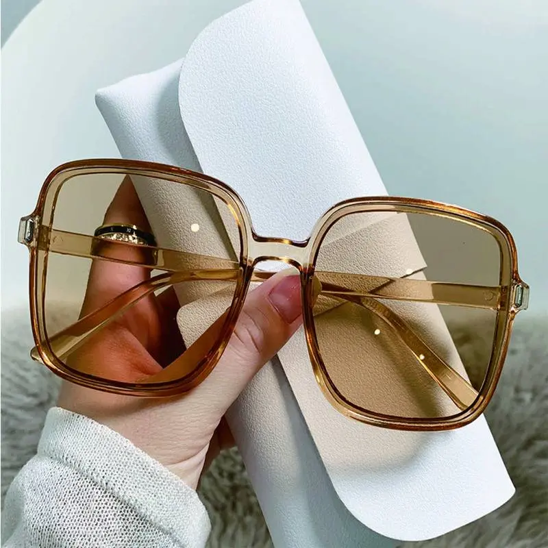 Modische quadratische Sonnenbrille für Sommer 2025