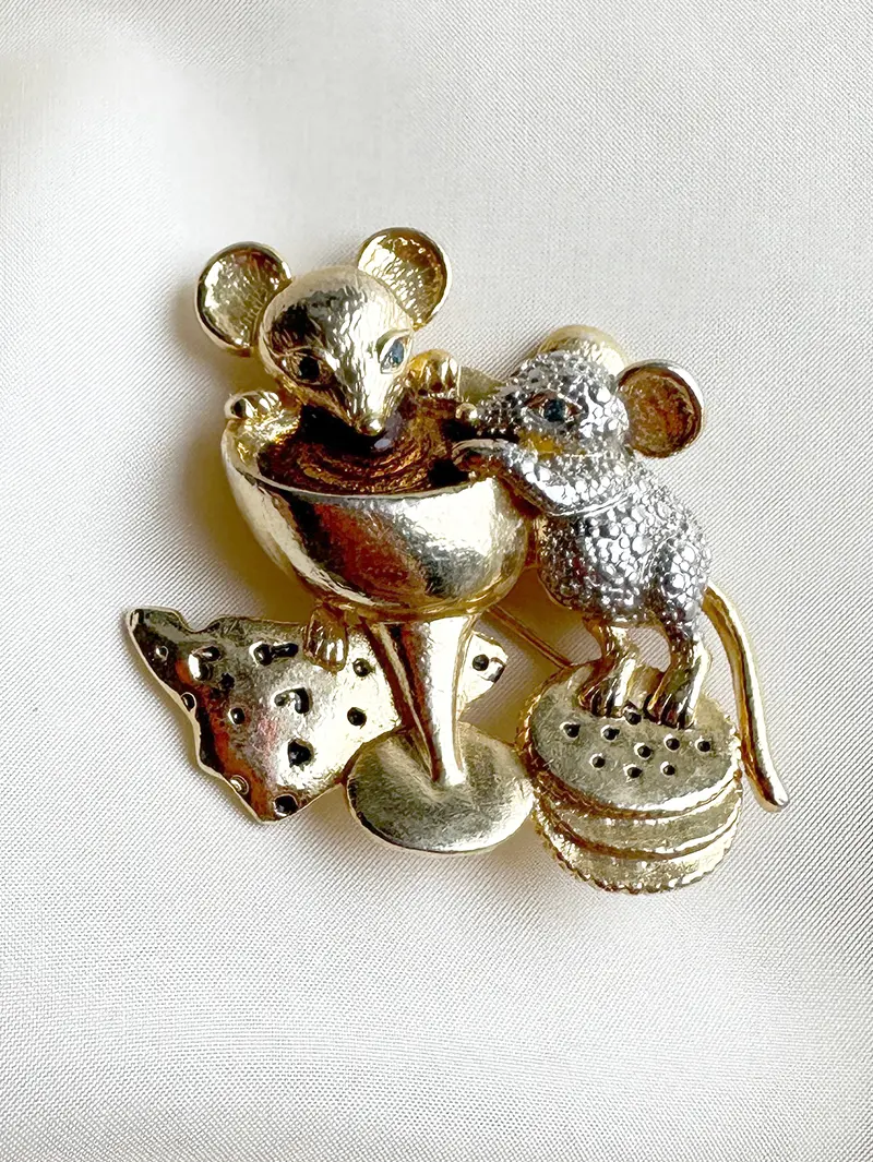 Muizen broche