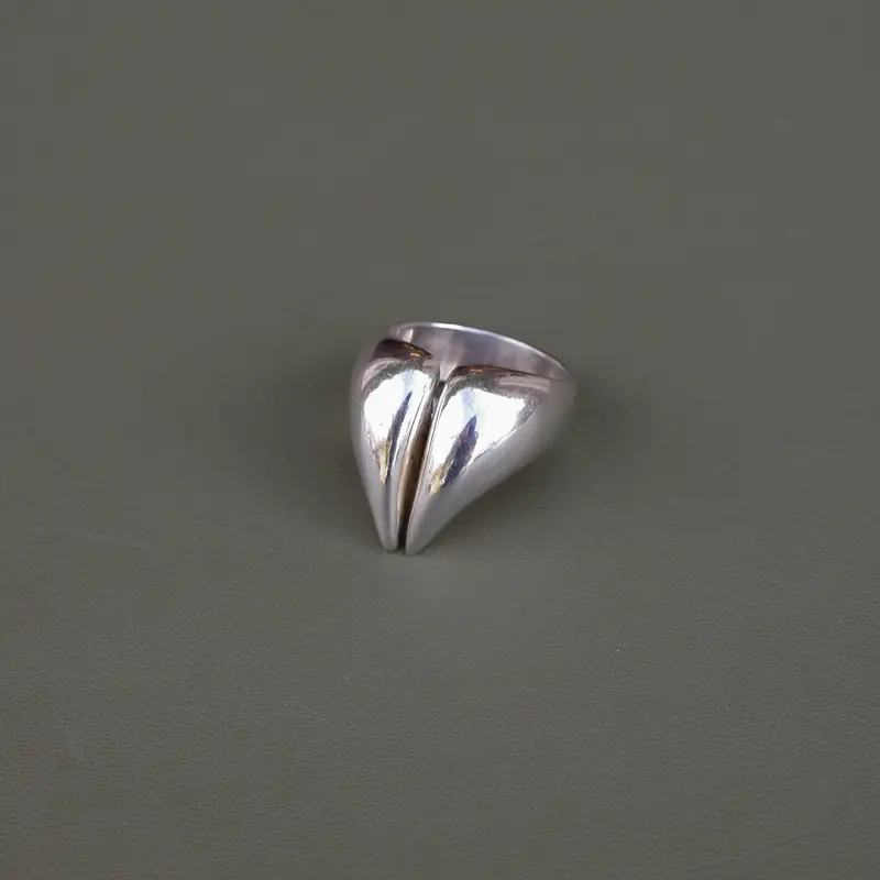 N.E From claw ring