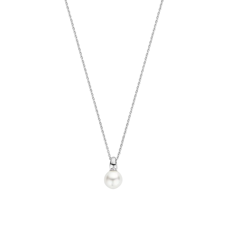 Necklace with pearl
