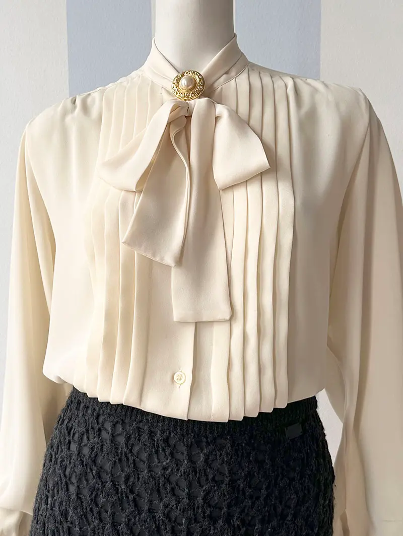 Roomkleurige strikblouse