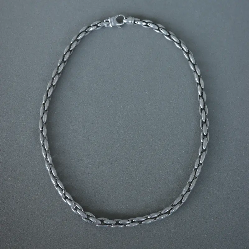 Round rope short necklace
