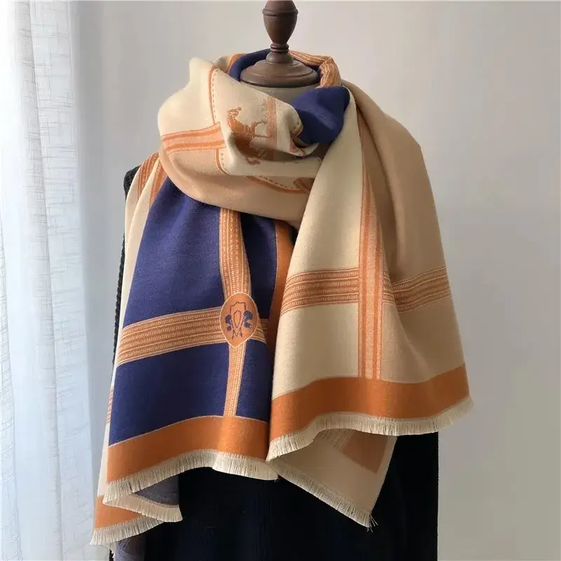 Rubinfarbener Kaschmirschal | Winterwarm und stilvoll