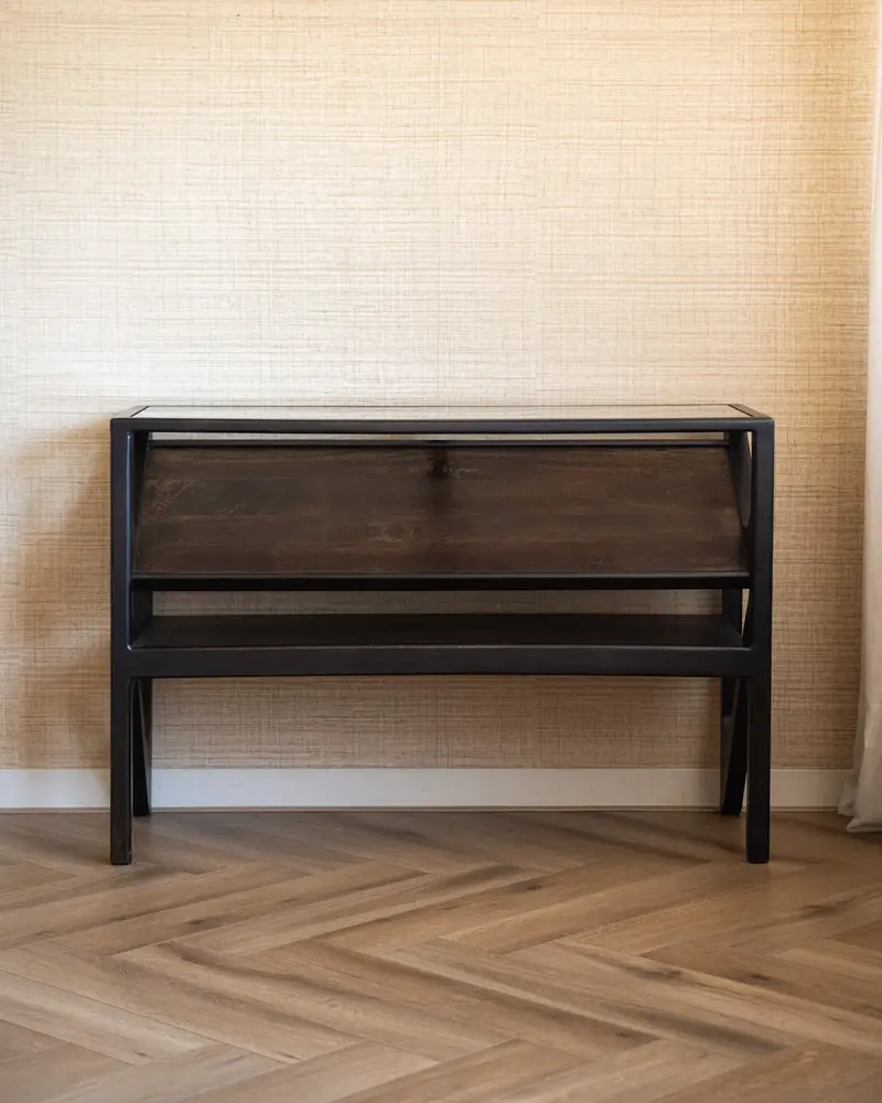 Sidetable Yuki Hout Bruin